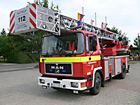 Drehleiter mit Korb